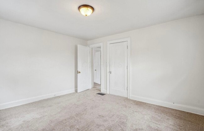 Building Photo - 1066 Kelton Ave