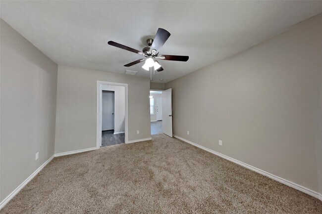 Building Photo - 33326 Cottonwood Bend