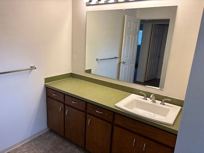 Building Photo - 5555/5545 Gill St