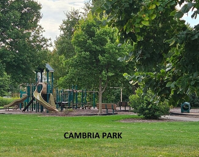 Building Photo - 1058 E Danbury Dr