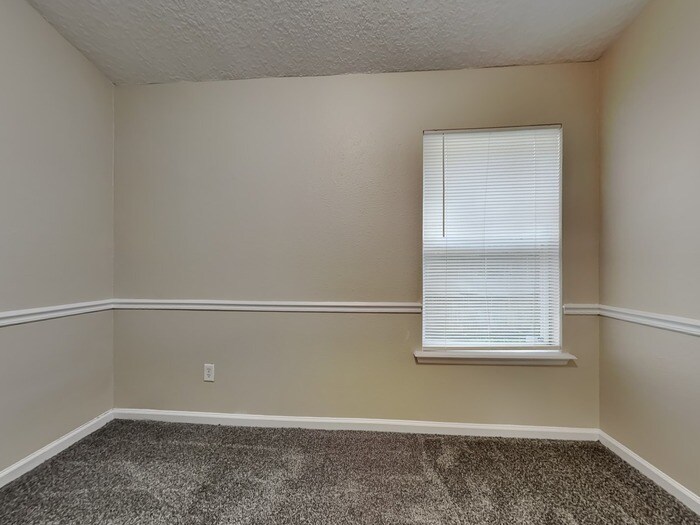 Building Photo - 916 Bonaparte Landing Ct