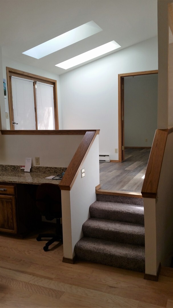 Building Photo - Pet Friendly Three Bedroom Townhouse!