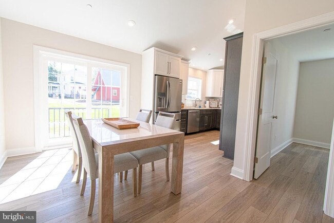 Building Photo - 14 Sandy Ln