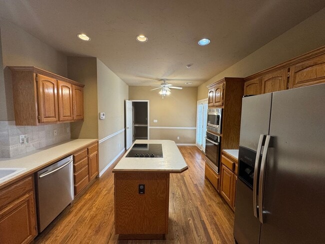 Building Photo - BIXBY - 4 Bedroom, 2.5 baths, 2 car garage...