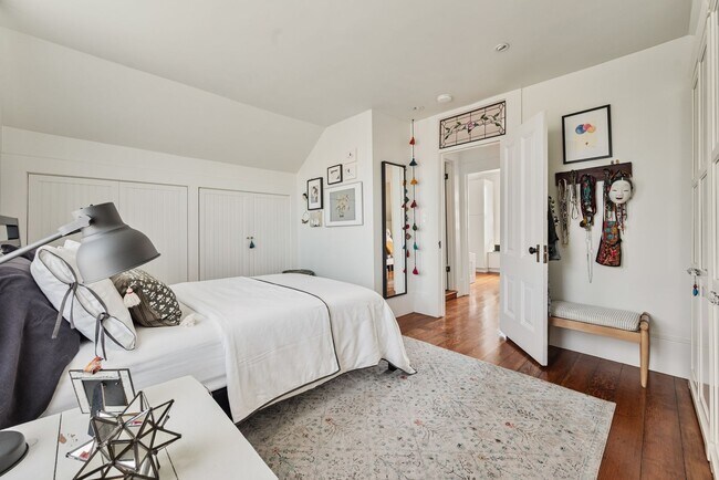 Building Photo - Elegant, Light-Filled Furnished Alameda Home with Indoor-Outdoor Living