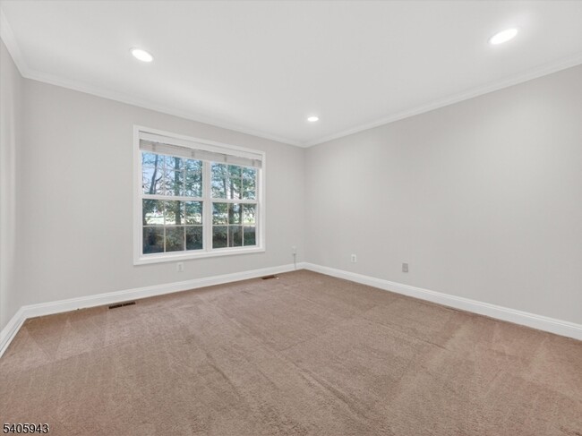 Building Photo - 124 Barclay Dr