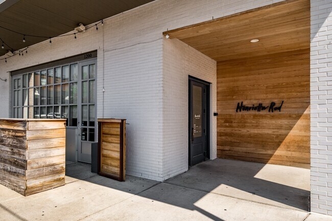 Building Photo - 415 Van Buren St