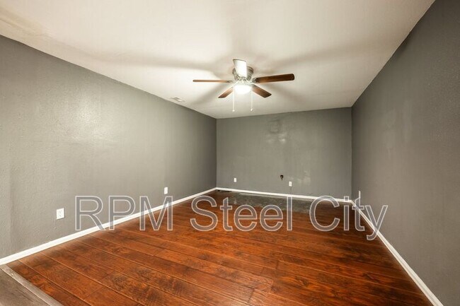 Building Photo - 4645 Ridge Dr