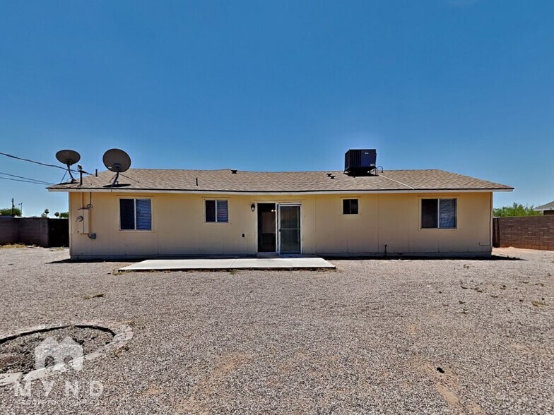 Building Photo - 11520 E Wier Ave