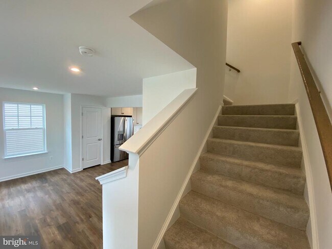 Building Photo - 415 Aragon Dr