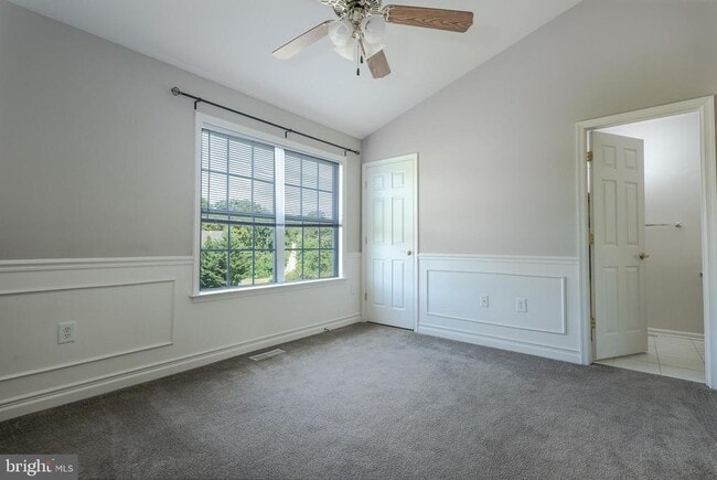 Building Photo - 71 Babylonica Ct