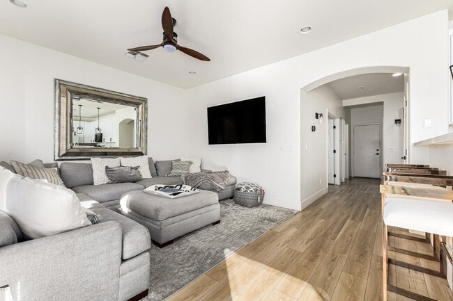 Building Photo - 2707 W Lamar Rd