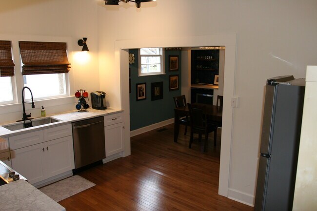 Building Photo - 705 Stevens Ave NE