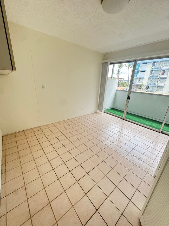 Building Photo - 2281 Ala Wai Blvd