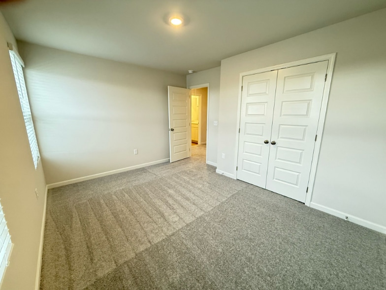 Building Photo - 600 Lyness Dr