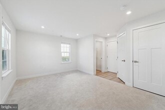 Building Photo - 208 River Birch Wy