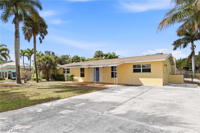 Building Photo - 1377 11th Ct N