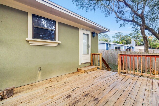 Building Photo - 400 31st St