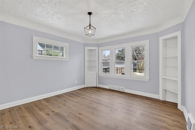 Building Photo - 231 E 210th St