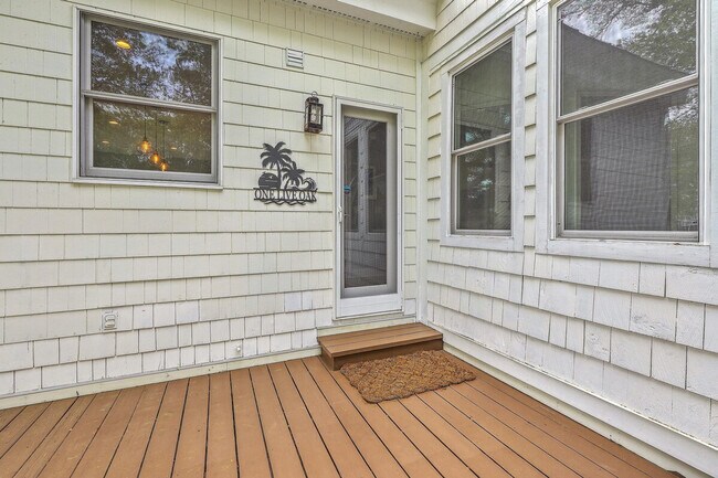 Building Photo - 1 Live Oak Dr