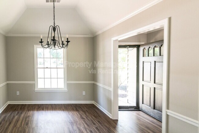 Building Photo - 779 Dogwood Cove