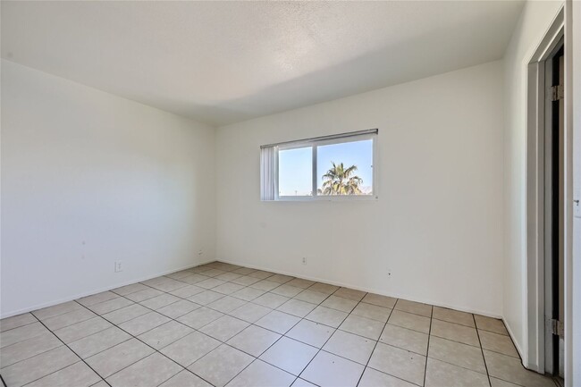 Building Photo - BEAUTIFUL 2 Bedroom 2 Bathroom Condo!