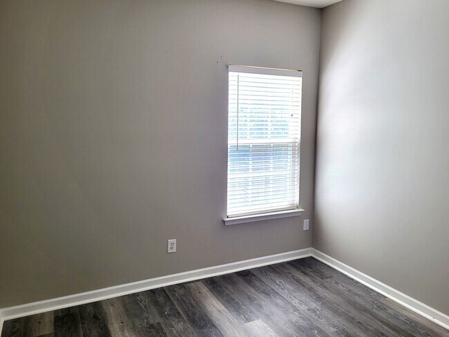 Building Photo - 8300 Neuse Hunter Dr
