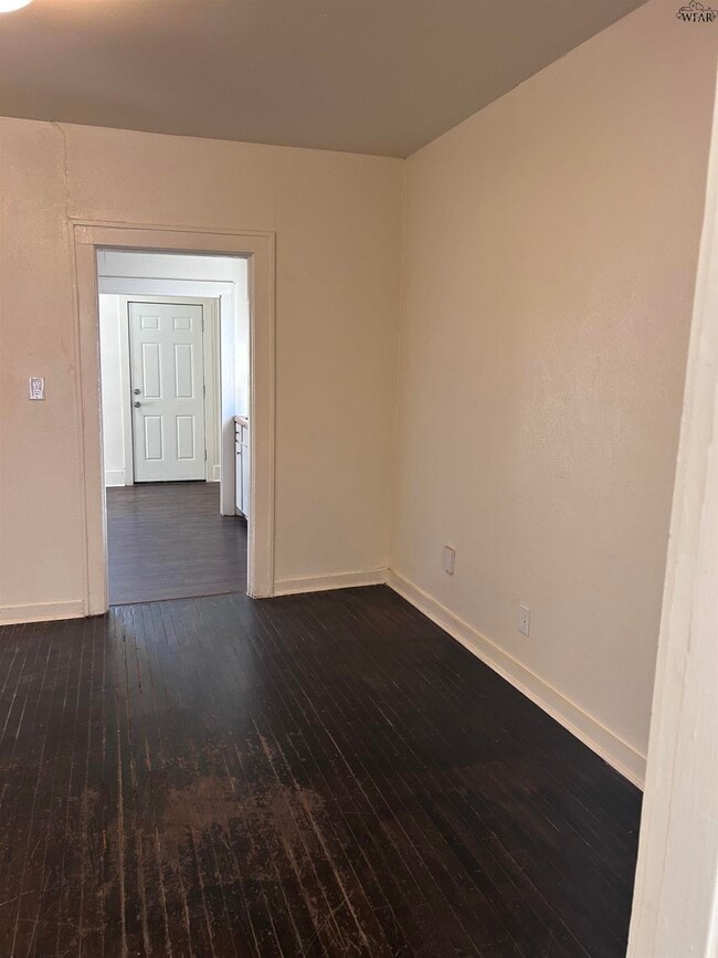 Building Photo - 1643 Pearl Ave