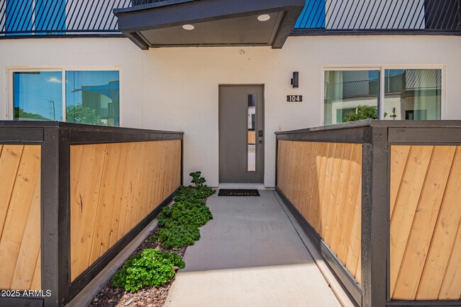Building Photo - 3426 E University Dr