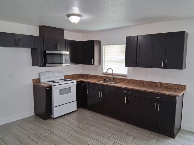 Building Photo - 2802 N 34th St