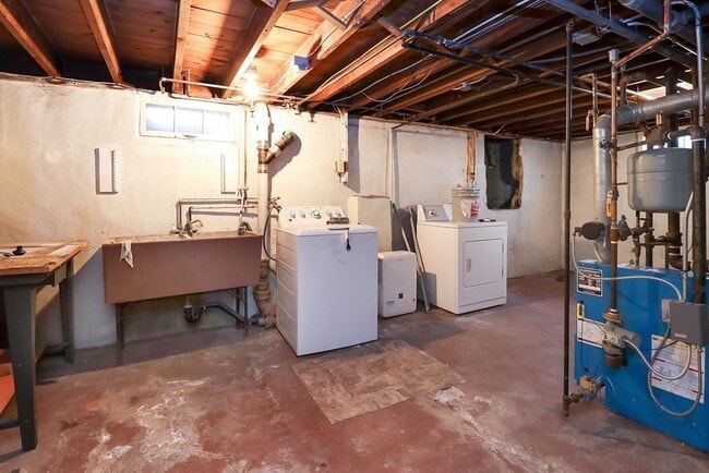 Building Photo - 142 Elmwood Ave