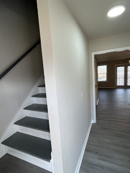 Building Photo - 602 Alison Ct
