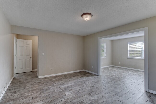 Building Photo - 130 Lindley Rd