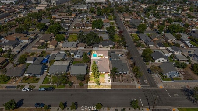 Building Photo - 943 N Orange Ave