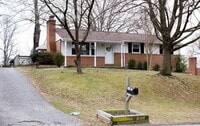 Building Photo - 4BR Single Family in Cockeysville | Granite Kitchen | Finished Lower Level | Central A/C | Great ...
