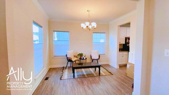 Building Photo - 3272 Village Park Ave