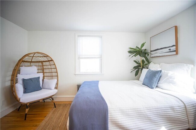 Building Photo - 19-21 Crest St