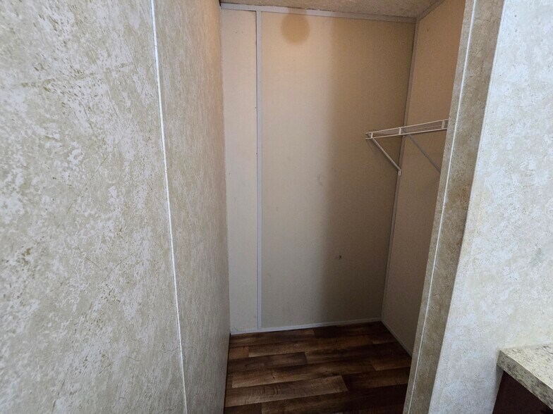 Building Photo - 1431 W 22nd St