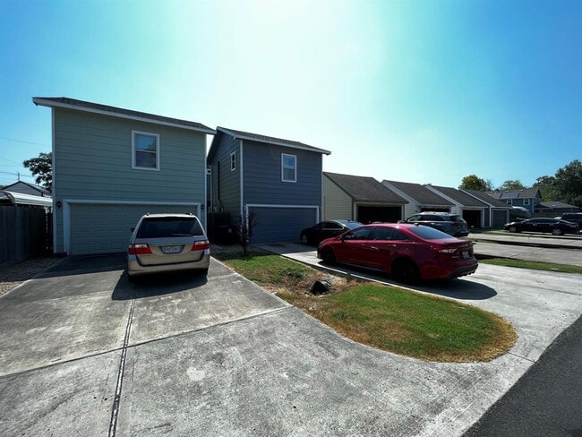 Building Photo - 7913 Dyer St