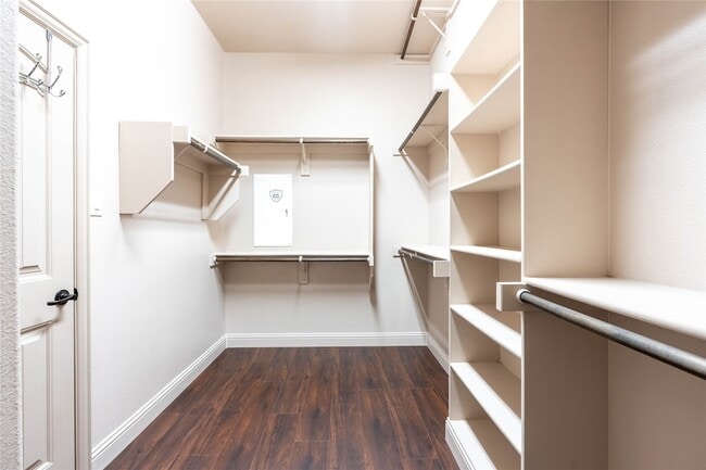 Building Photo - 917 Lake Meadow Ln