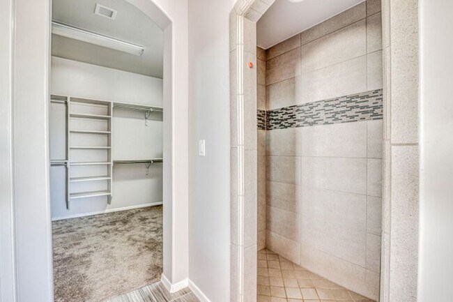 Building Photo - Beautiful East side House