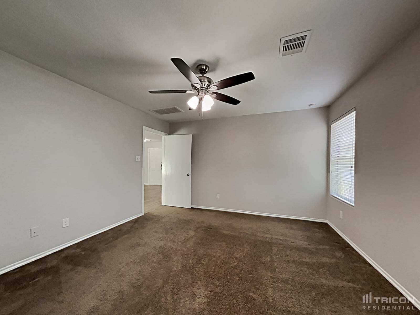 Building Photo - 814 Lightningbug Ln