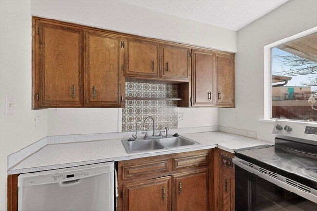 Building Photo - 3 Bedroom, 1.5 Bathroom Home! Ready to see the property in person? Call us at (505) 831-8700 to s...