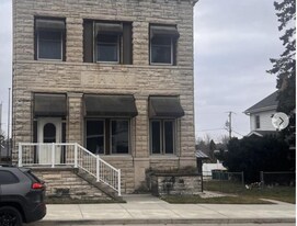 Building Photo - 131 E Main St