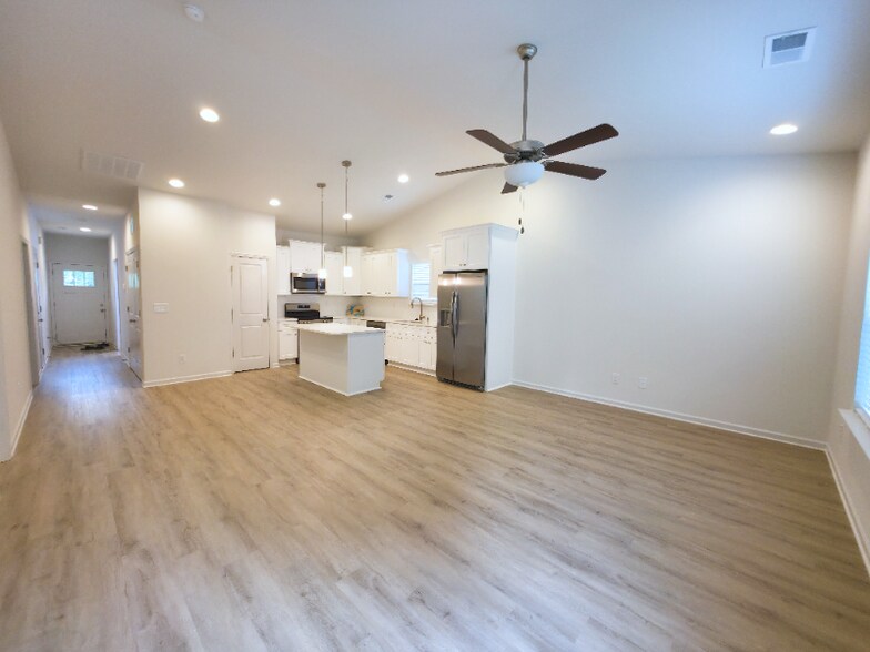Building Photo - 4230 Acorn St