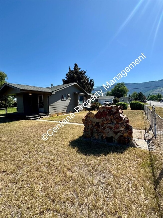 Building Photo - 1 Bed 1 Bath Located in the Flats