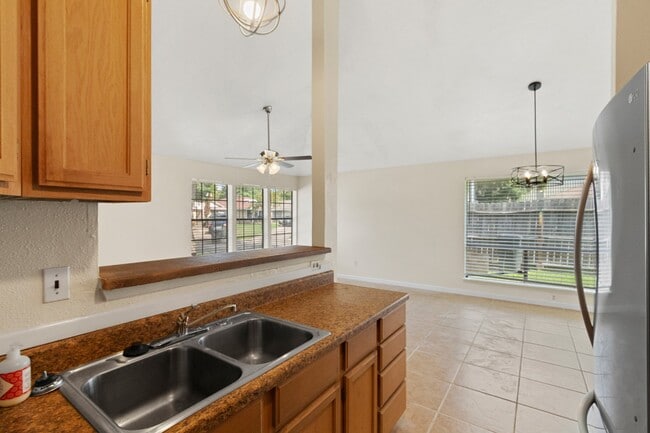 Building Photo - 5218 Beaverbrook Dr