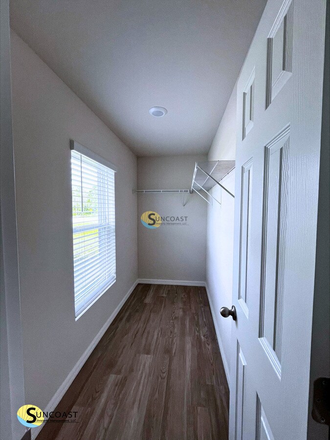 Building Photo - 353 Reeves St