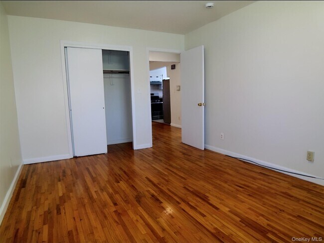 Building Photo - 1465 Burke Ave