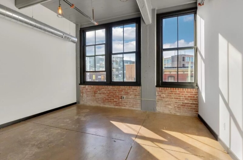 Building Photo - 1701 Tulip St
